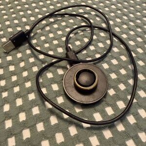 Oura Gen3 Horizon Gold + charger